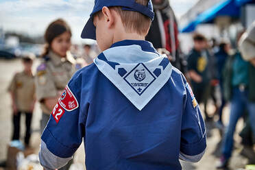 Picture Bear scout uniform from behind